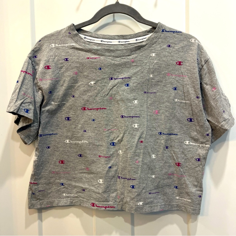 Champion Women’s T Shirt Size Medium‎ Gray Short Sleeve Cropped LOGO